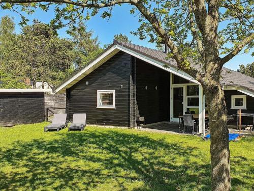 Hoeve Strand House | 8 person holiday home in Asnæs