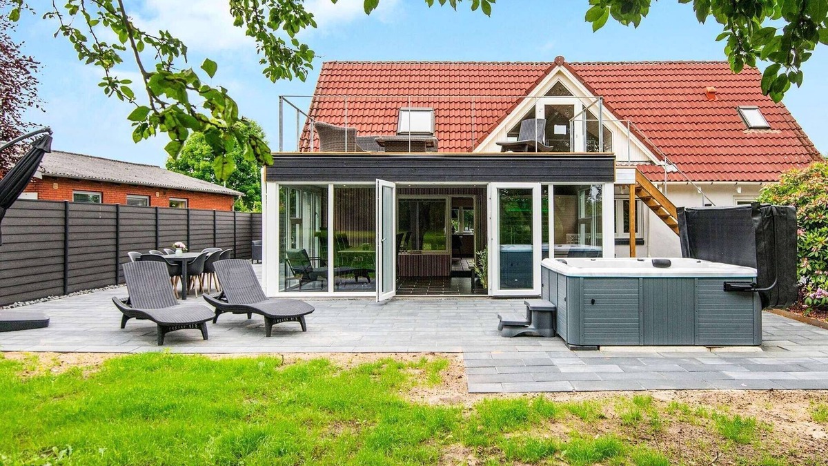 Henne House | 8 person holiday home in Henne