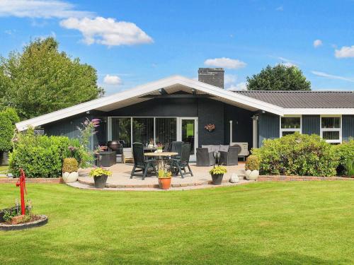 Bøtø By House | 8 person holiday home in Væggerløse