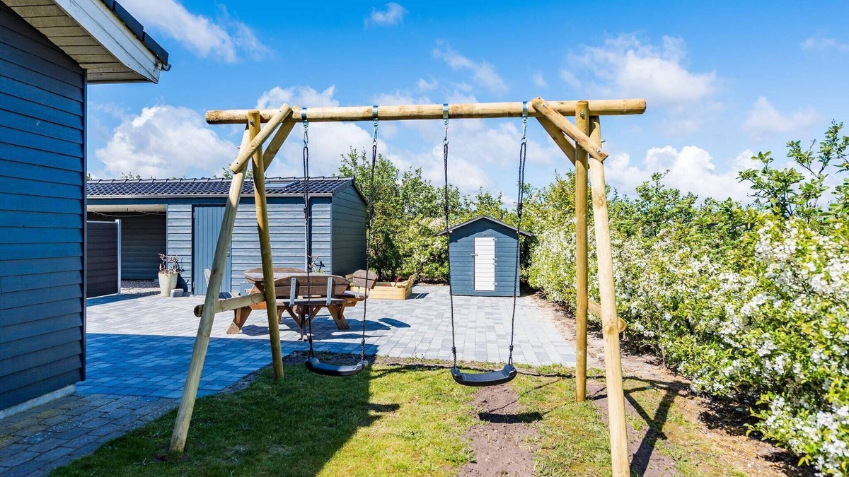 Skaven Strand House | 8 person holiday home in Tarm