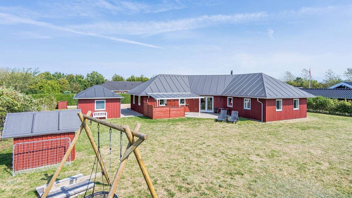 Skaven Strand House | 8 person holiday home in Tarm
