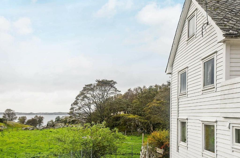 Bomlo House | 8 person holiday home in FINNÅS