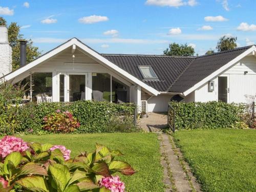Hejlsminde Strand House | 8 person holiday home in Hejls-By Traum