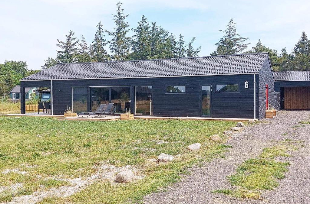 Bratten Strand House | 8 person holiday home in Jerup-By Traum