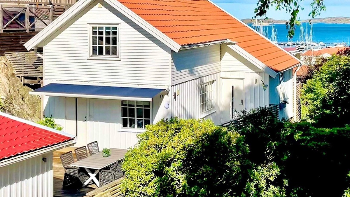 Ellos House | 8 person holiday home in ELLÖS