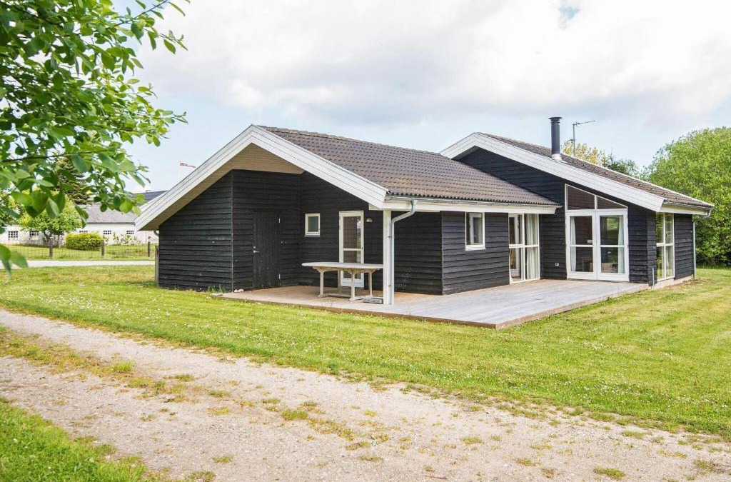 Mommark Strand House | 8 person holiday home in Sydals