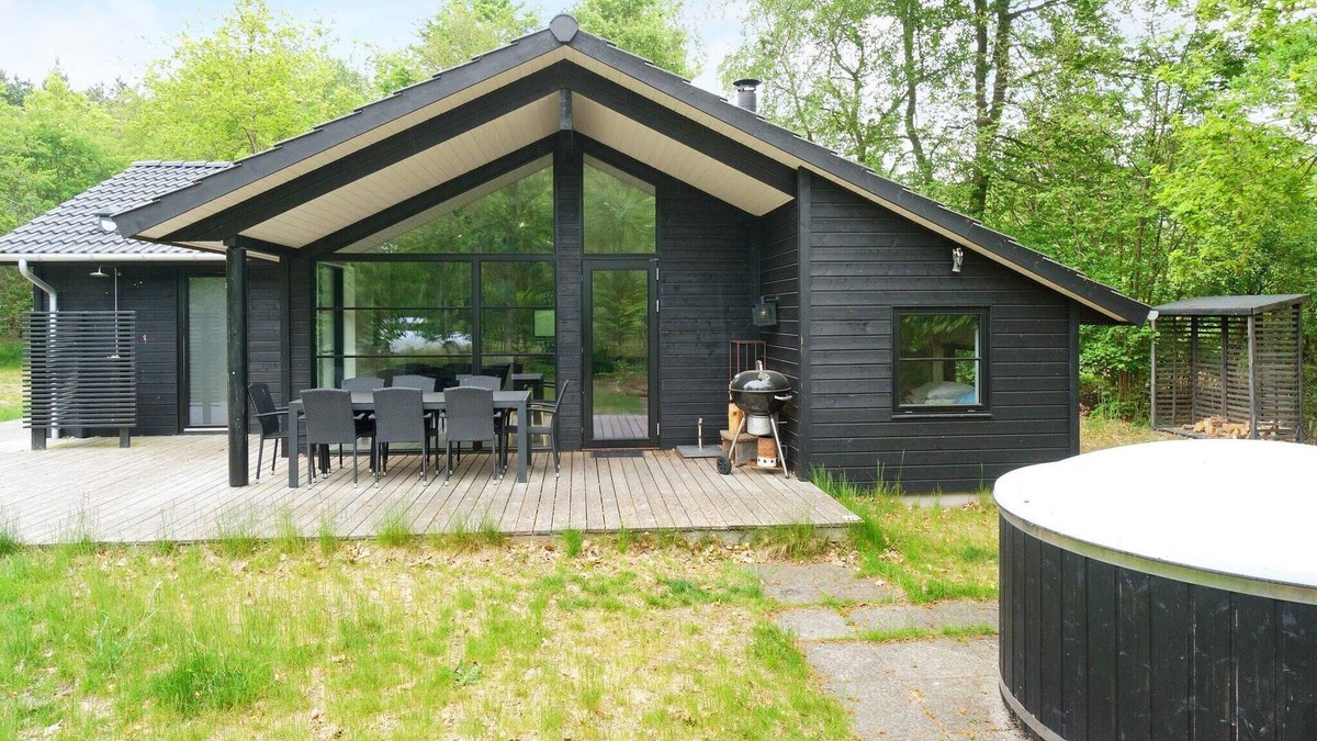 Hoensinge House | 8 person holiday home in Vig