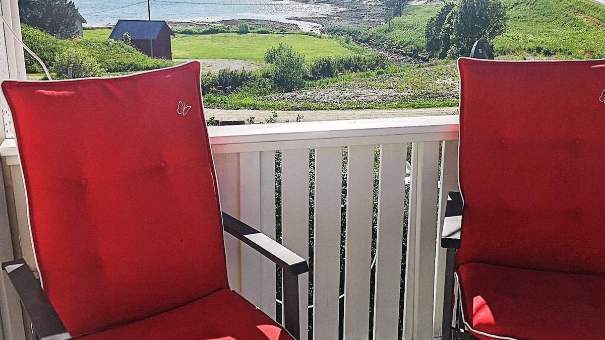 Afjord House | 8 person holiday home in Revsnes