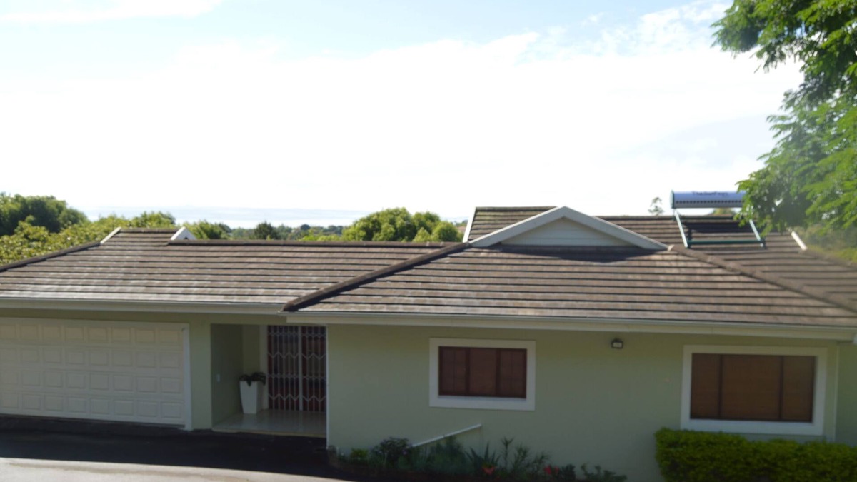 Hillcrest House | 8 Sleeper Kingsize Vacation Home Rental Springside Road, Hillcrest Park, Durban