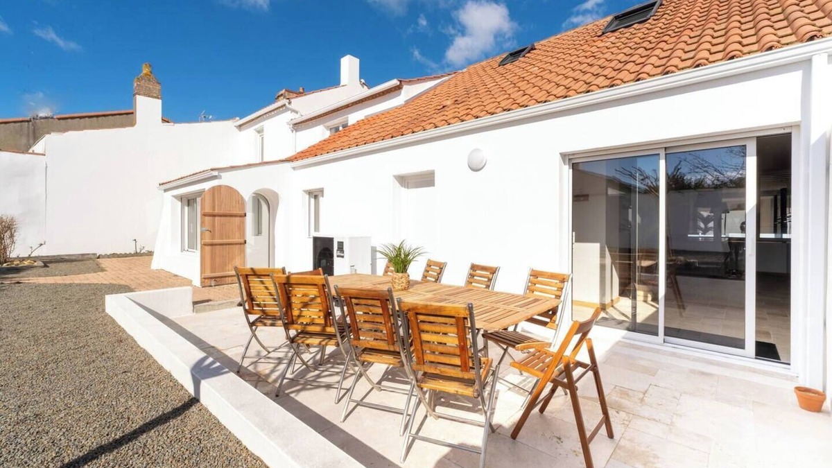Challans House | 8-suite property with garden