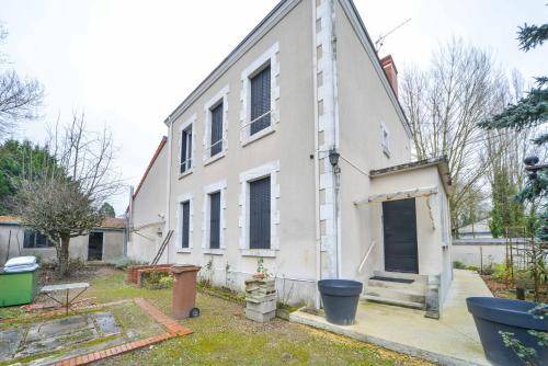 Vierzon Apartment | 80 m² Apartment ∙ 2 bedrooms ∙ 4 guests