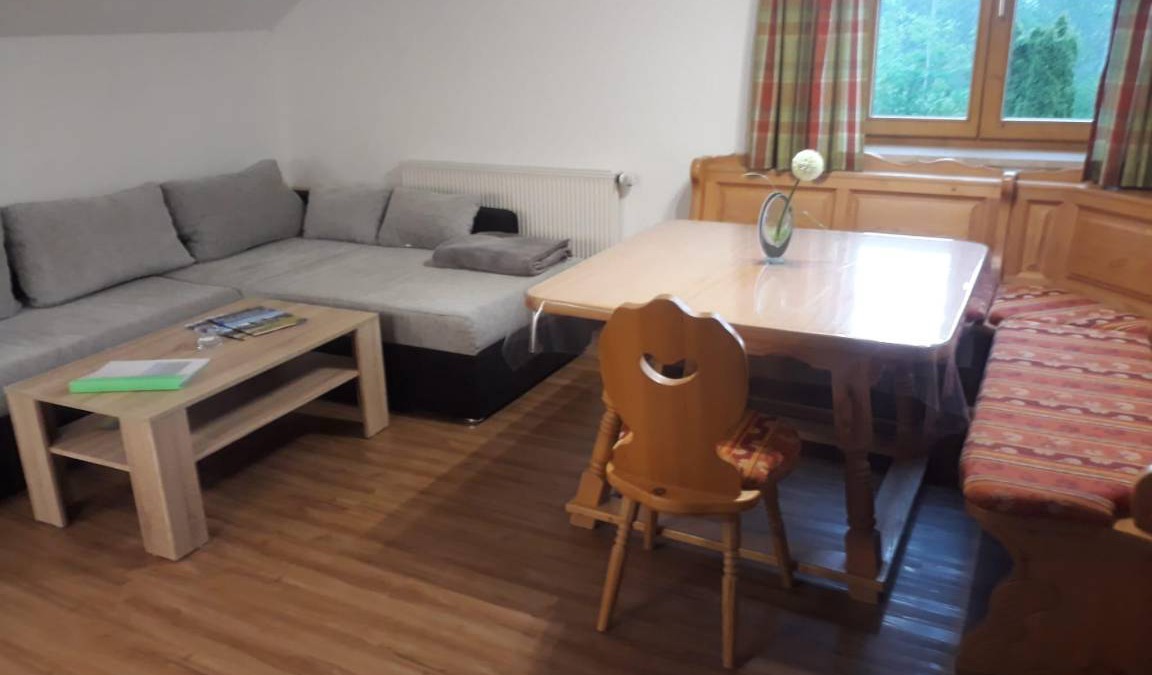 Hopferau Apartment | 80 m² Apartment ∙ 3 bedrooms ∙ 5 guests