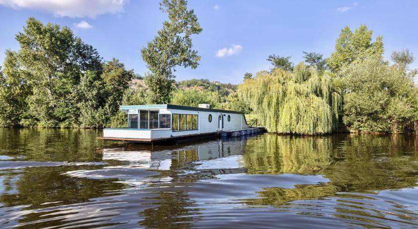 Holesovice Boat Rental | 80 m² Houseboat ∙ 2 bedrooms ∙ 8 guests