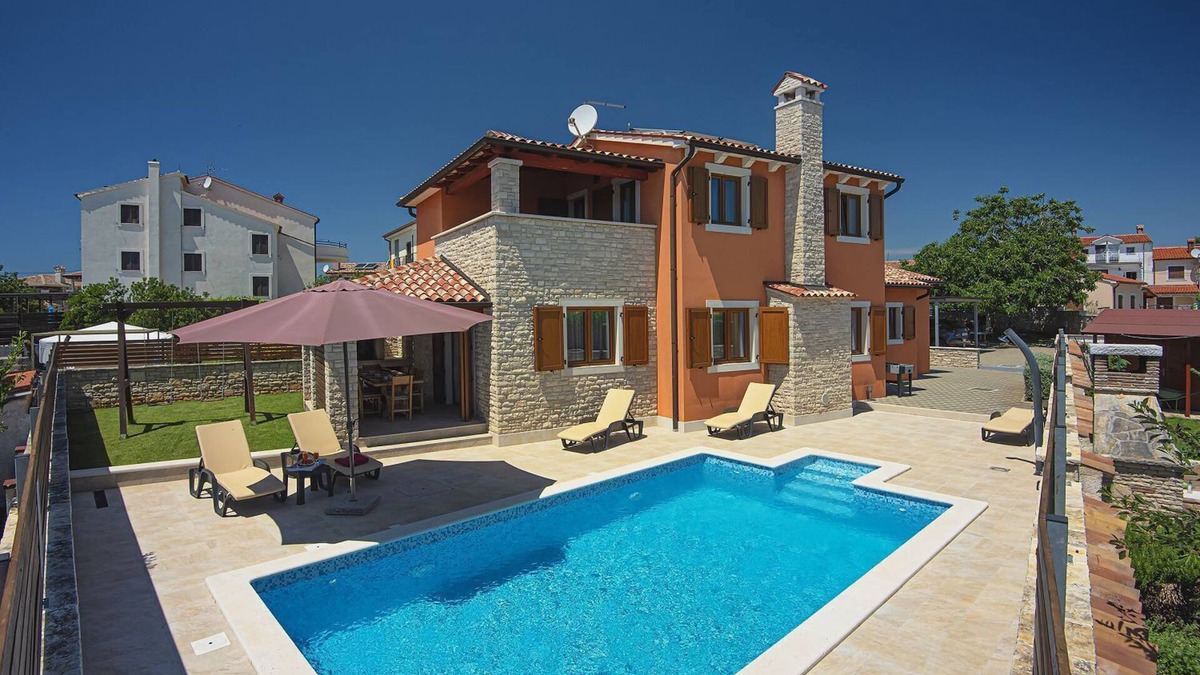 Barbariga House | 800 meters to beach with sea view and private pool