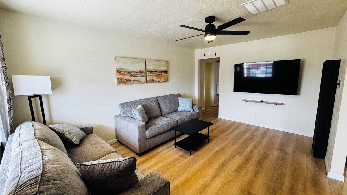 Farmington House | 800ft From Starbucks! Townhouse! Central Location!