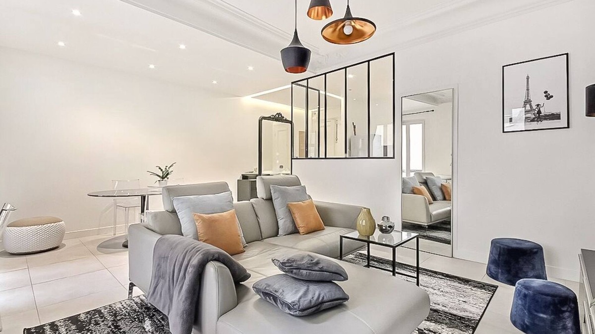 Champs-Elysees Apartment | 807sqft 2BR/2BA Golden Triangle Apt. – Montaigne/George V