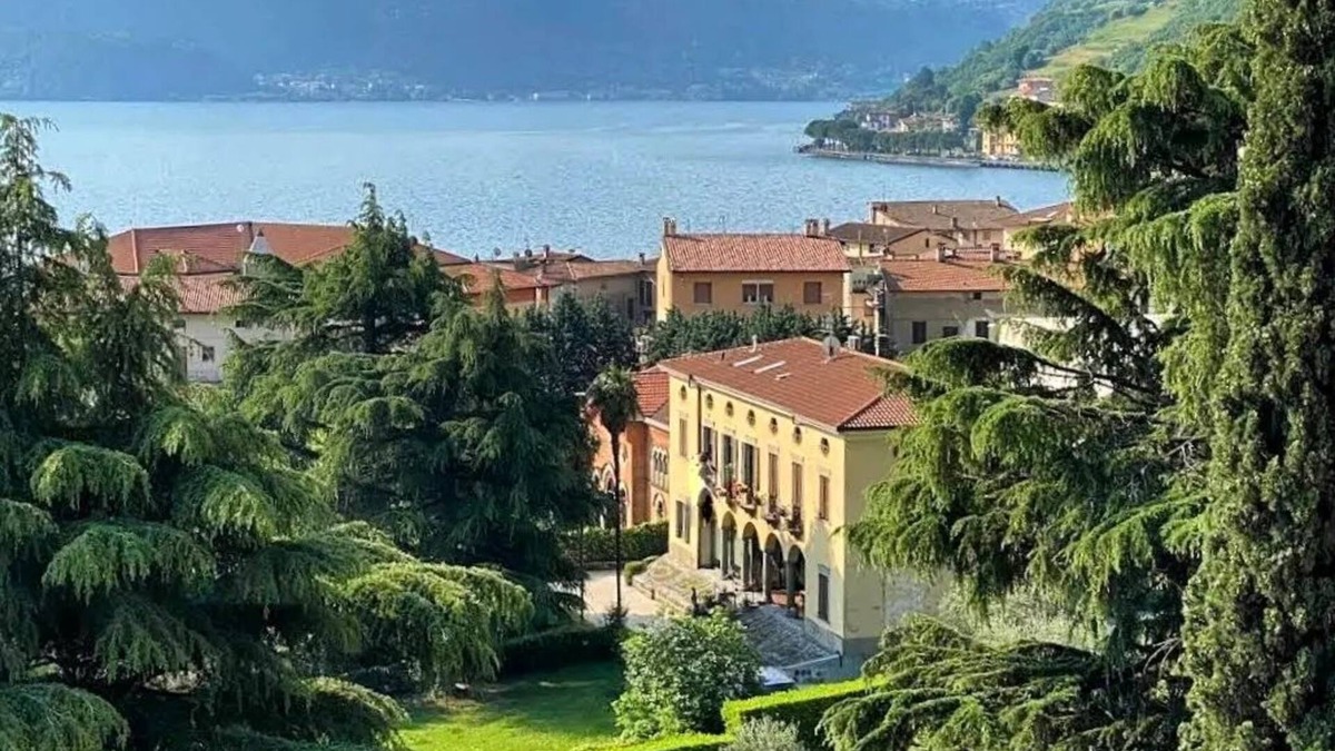 Tavernola Apartment | 80sm fully-equipped apartment on lakeside with garden, gazebo and private parking