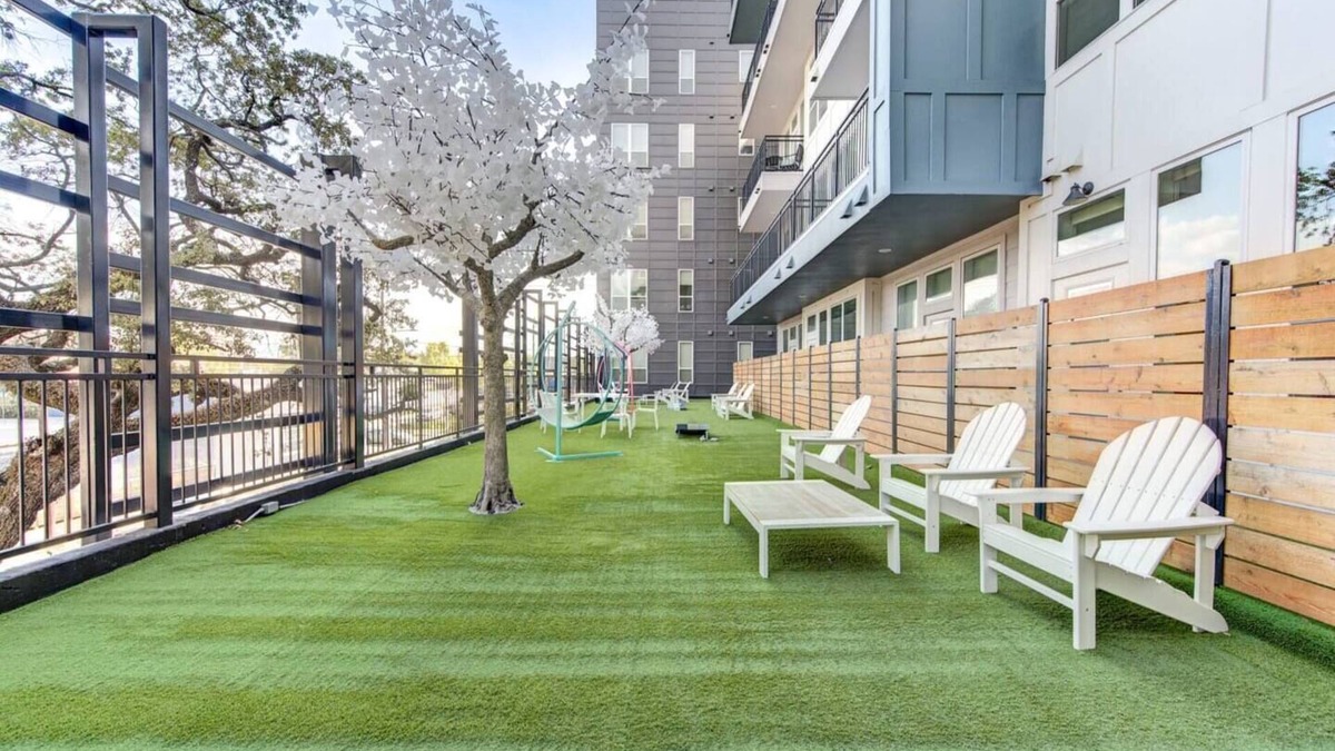 Washington Ave./ Memorial Park Apartment | 83 WalkScore - Downtown - Fast Wifi -Monthly stay