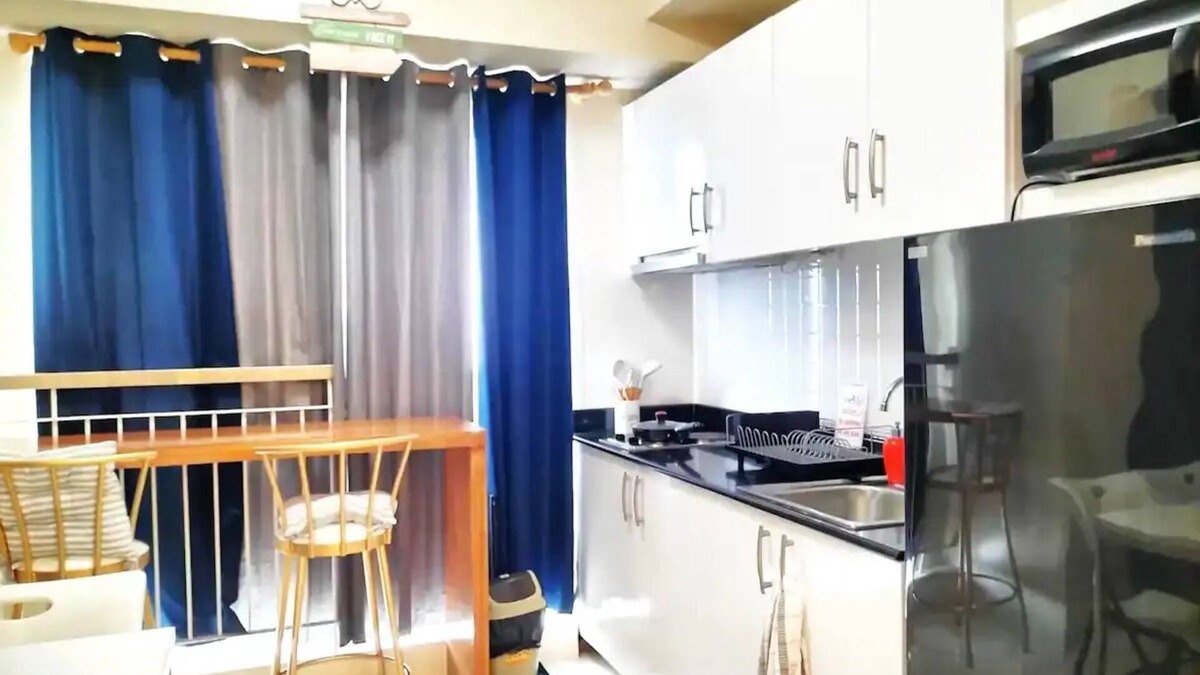 Tagaytay Apartment | 838 Wind Residences Lake and Taal Volcano view
