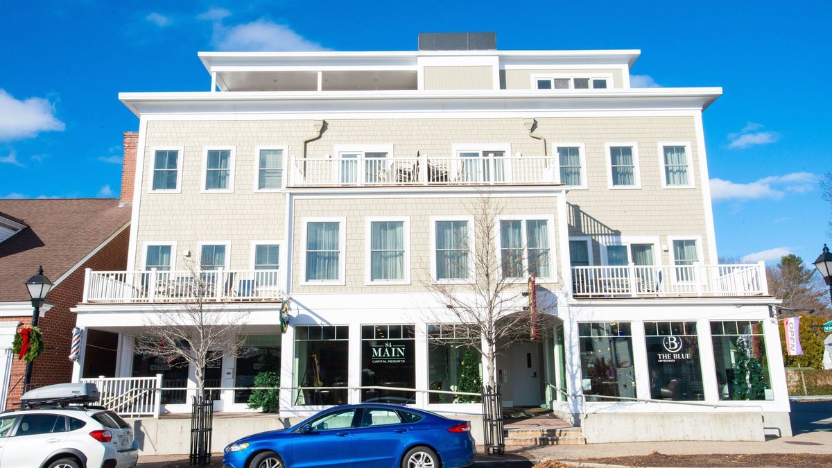 Kennebunk Condo | 84 Main