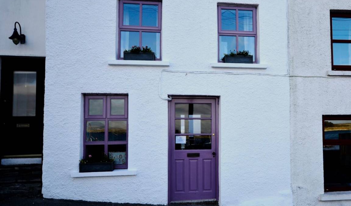 Roundstone Cottage | 85 m² Cabin ∙ 2 bedrooms ∙ 4 guests