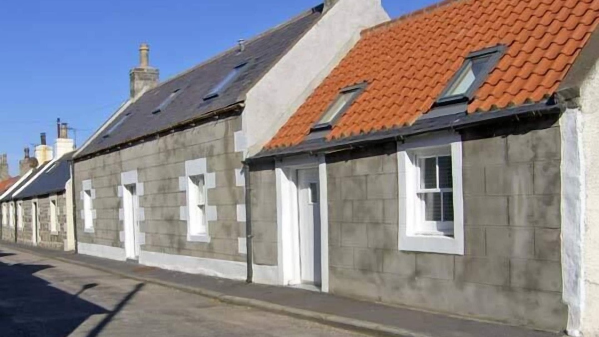 Cullen Cottage | 85 SEATOWN, family friendly, character holiday cottage in Cullen