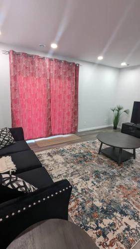 Airdrie Apartment | 850 m² Apartment ∙ 1 bedroom ∙ 2 guests