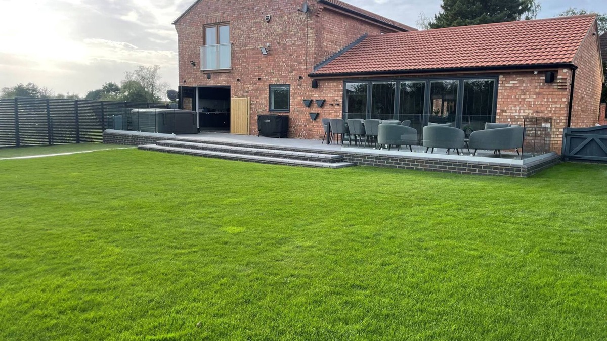 Desborough Cottage | 85A BRAYBROOKE ROAD, family friendly, with hot tub in Desborough
