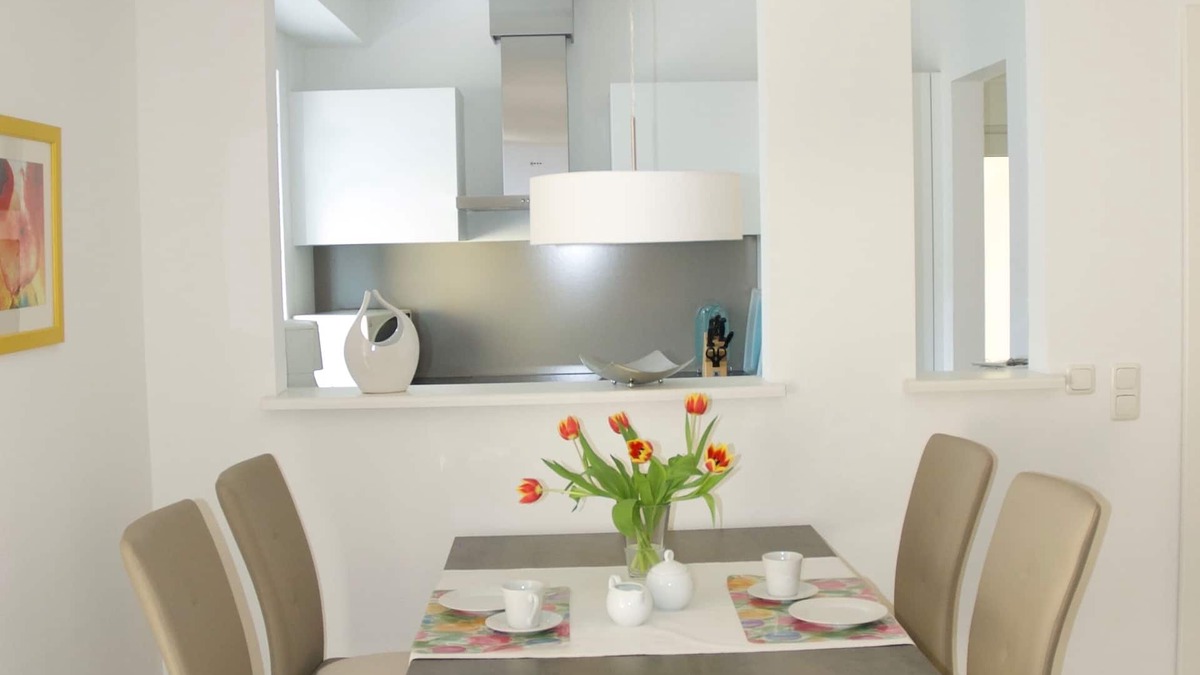 Niedernhausen Apartment | 85sqm comfort: 2 sleeps. 2baths WLAN top traffic connection. FFM WI Rhine Taunus