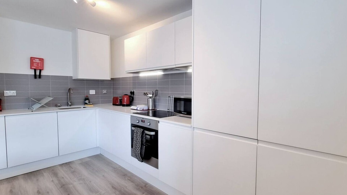 Chiswick Riverside Apartment | 86 Kew Bridge Court - 2 bedroom apartment