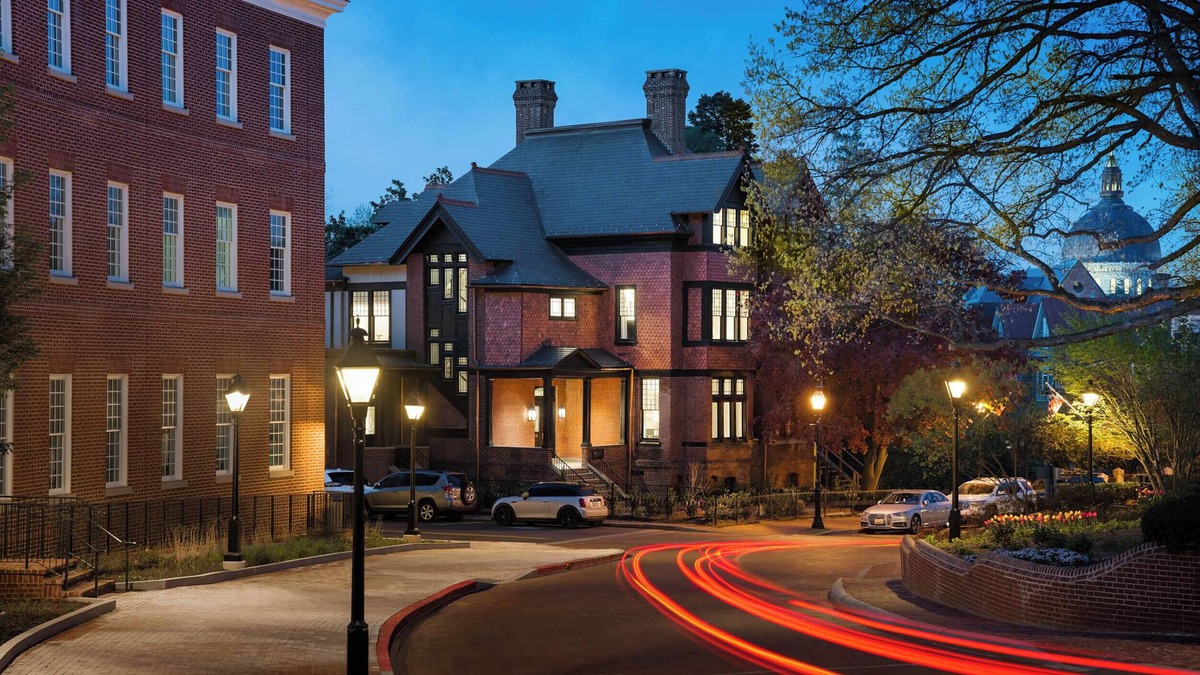 Historic District Hotel | 86 State Circle - Luxury Boutique Hotel