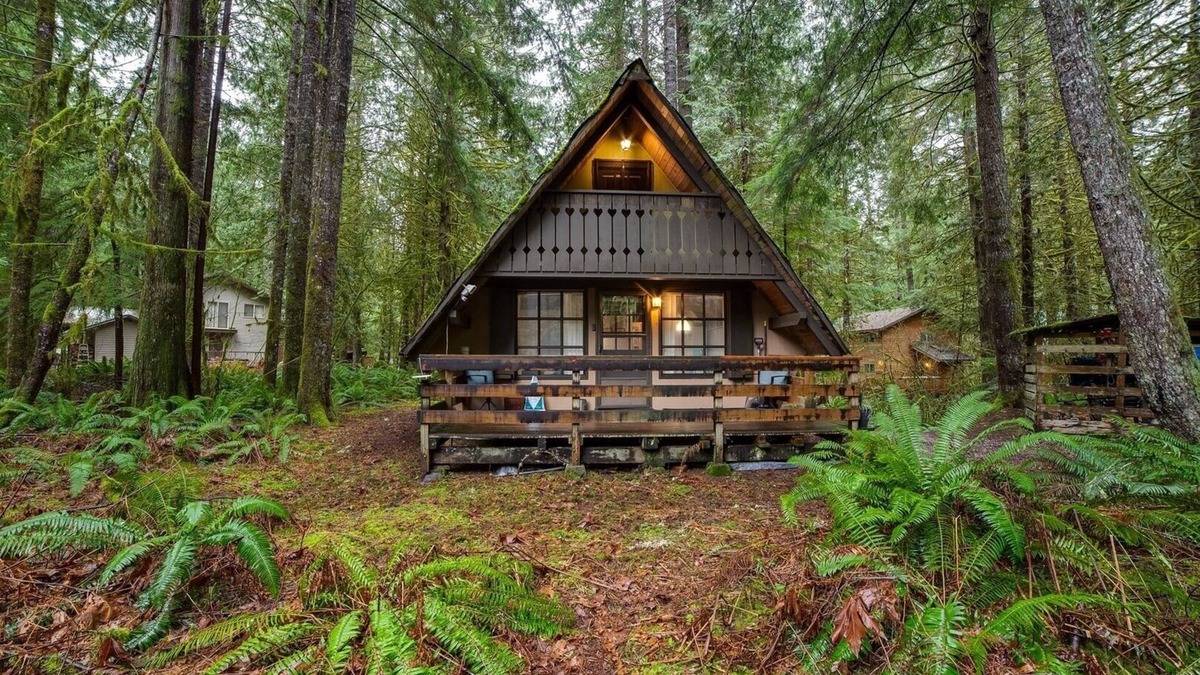 Glacier Cabin | 86sl - Rustic - Pets Ok - Bbq - Sleeps 6 3 Bedroom Home by RedAwning