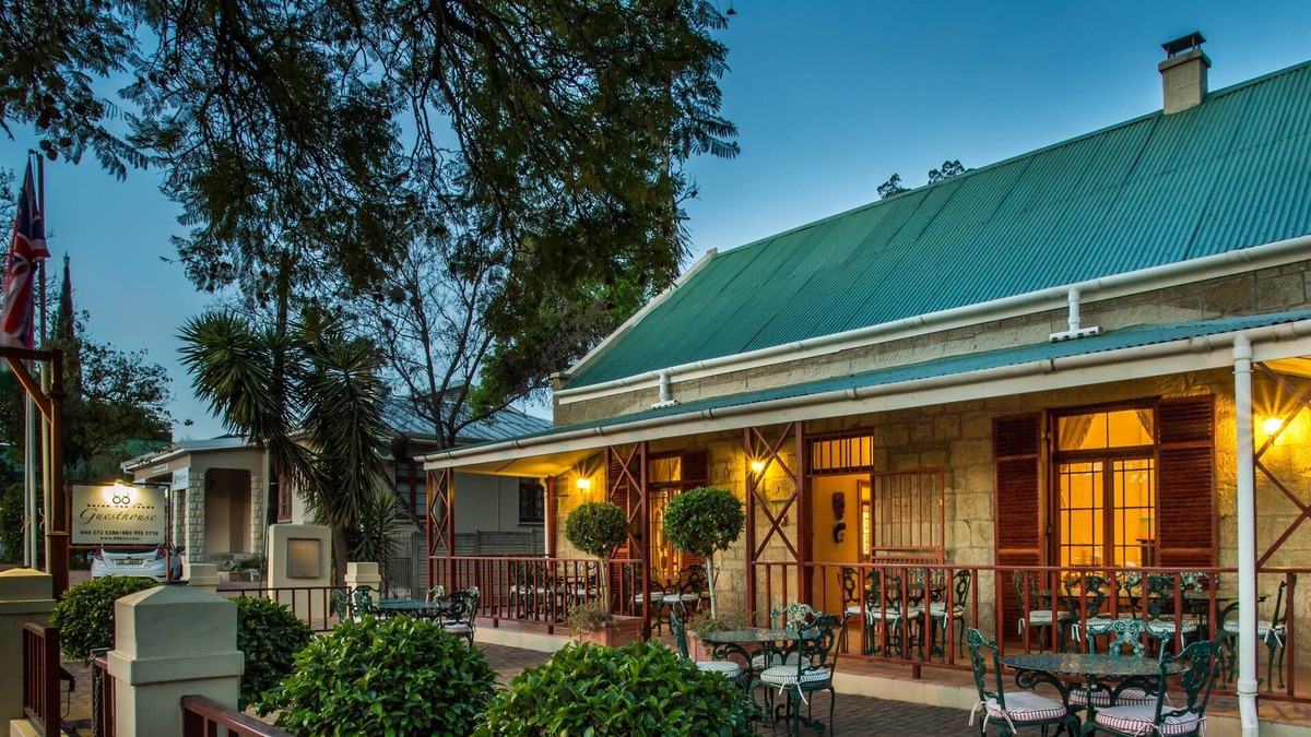 Oudtshoorn House | 88 Baron van Reede Guesthouse