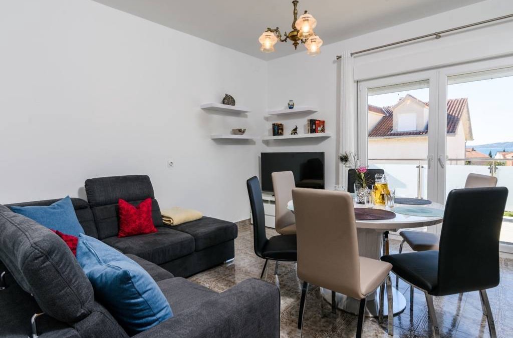 Kastel Kambelovac Apartment | 88 m² Apartment ∙ 3 bedrooms ∙ 6 guests