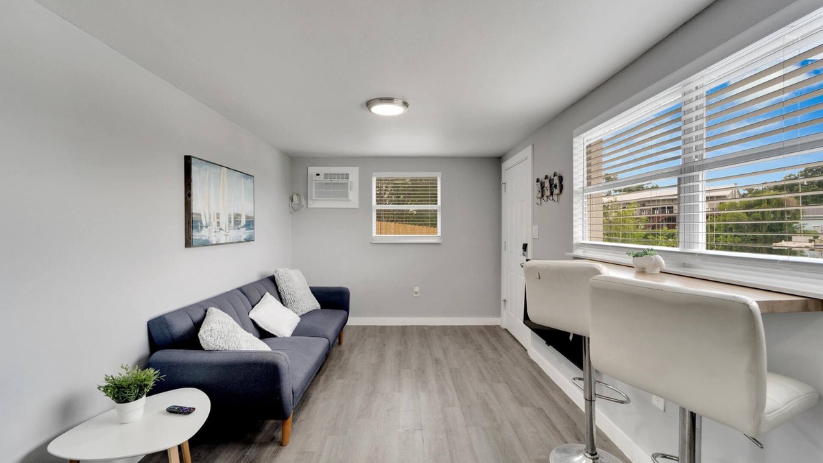 Tampa Apartment | 8818 Rocky Creek Drive, Unit B