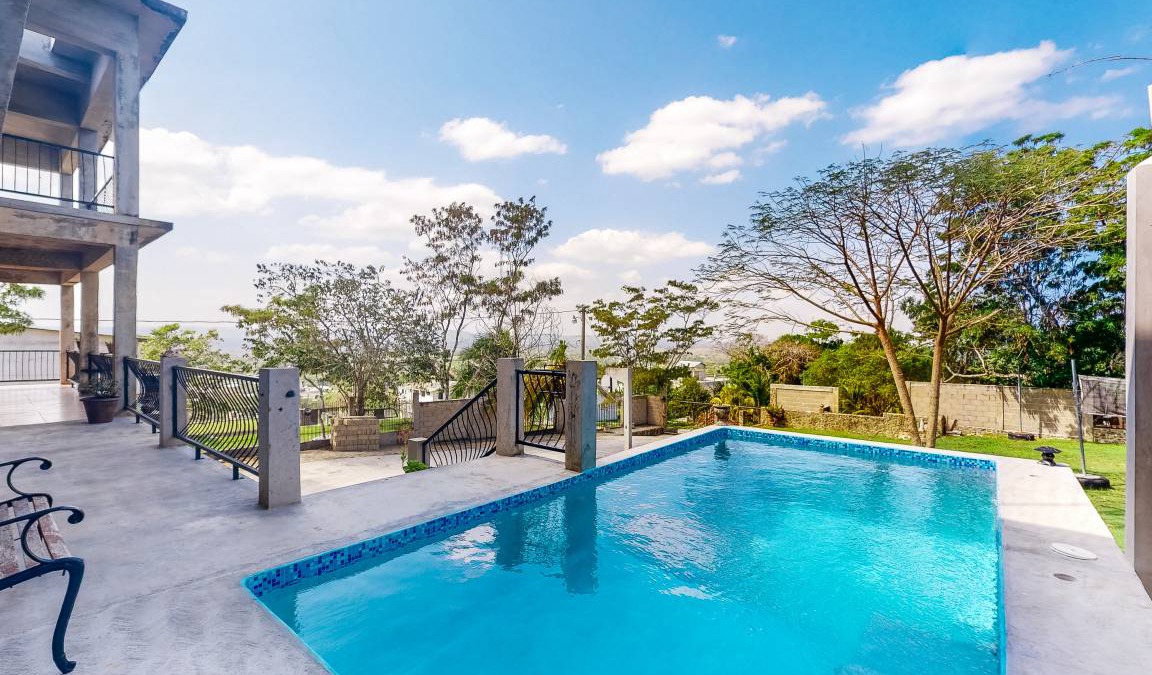 Santa Elena House | 883 m² House ∙ 5 bedrooms ∙ 8 guests