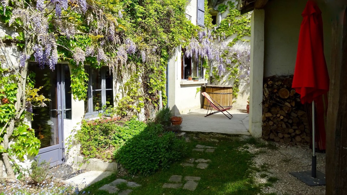 Verdelot House | 88km from Paris, Charming Cosy House, Wifi +, garden, all comforts
