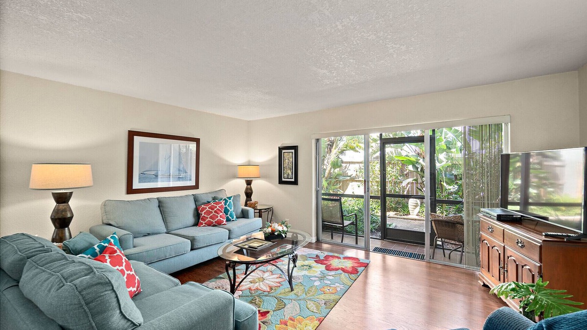 Historic Downtown Melbourne Condo | 89. Nt JUL 17 - Aug 1. Patio, BBQ, Dining, Shopping, Beach, Golf, Kayak, Parks