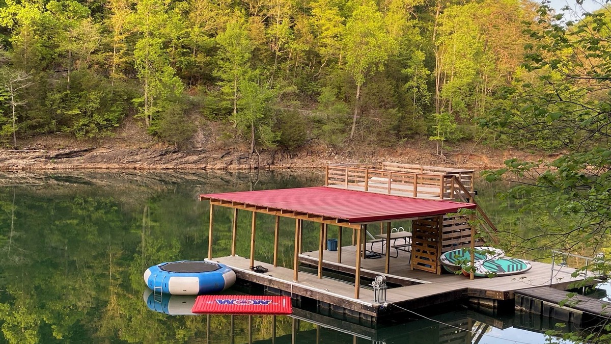 Lakeside Estates Cabin | 8bd House behind Jumping Bridge! Aug Availability! 🍁 🎃 Sept and Oct price drop!