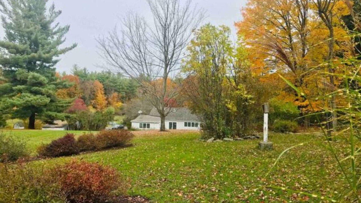 Chatham House | 9 acres of elegant gardens, rolling lawns, wooded paths and a private pool