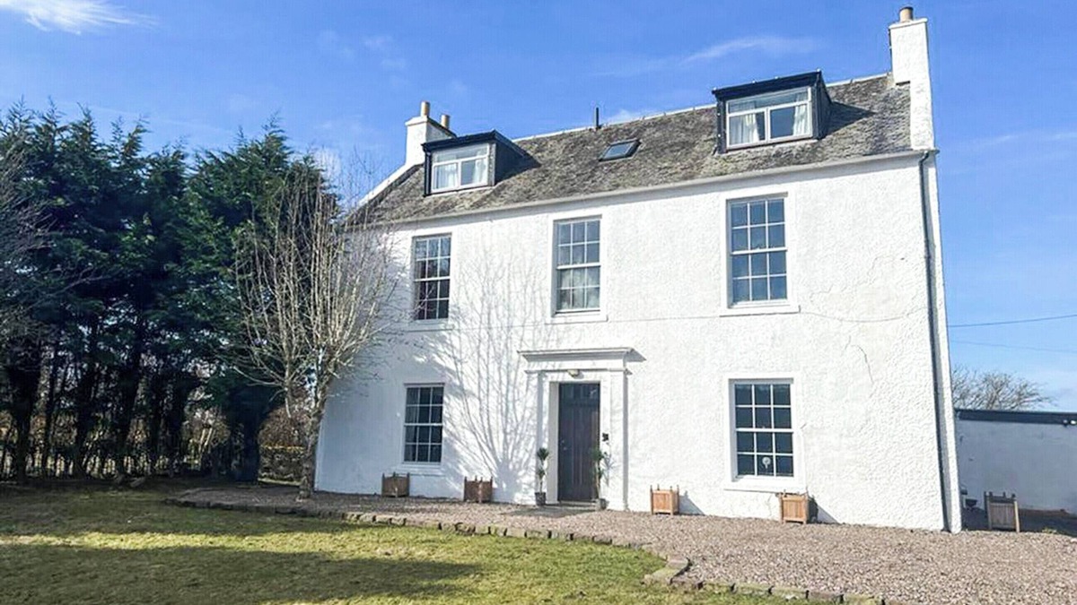 Kirknewton Cottage | 9 bedroom accommodation in Kirknewton, near Edinburgh