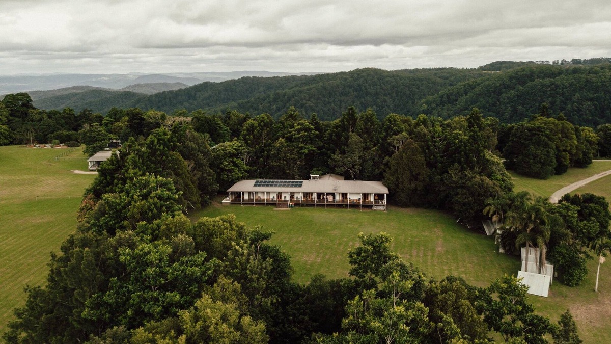 Booroobin Other | 9 Bedroom Guest House - Sleeps 14! Stay 4 nights & pay 3!*nn