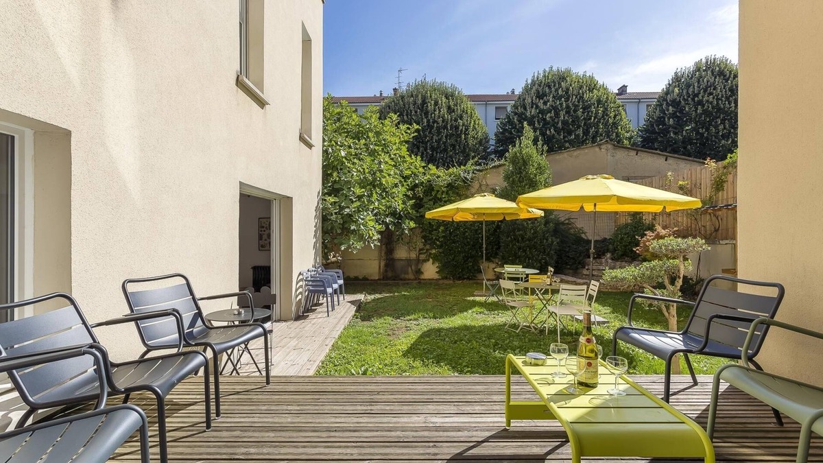 Zola - Pressense House | 9 bedroom house with garden 10min from the heart of Lyon