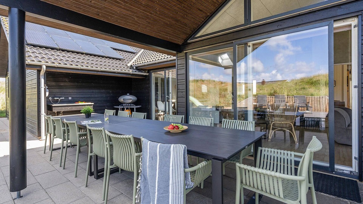 Houvig Strand House | 9 bedroom lovely home in Ringkøbing