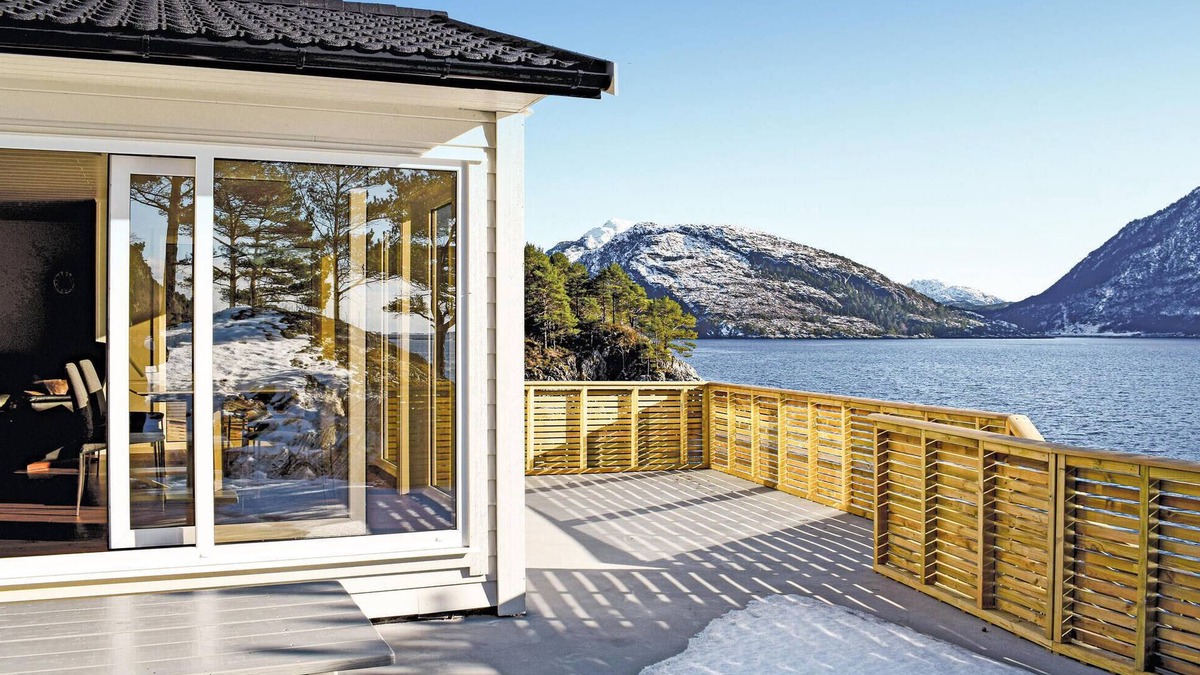 Flora House | 9 bedroom nice home in Florø