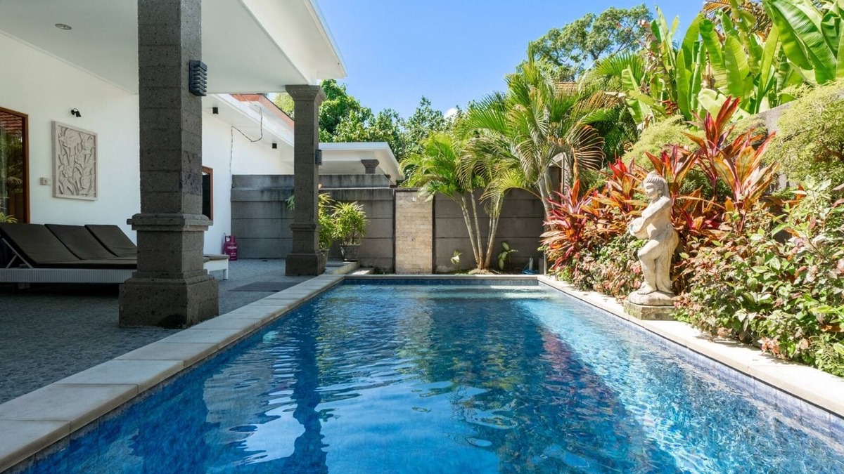 Downtown Kuta Villa | 9 Bedroom villas in Central Legian