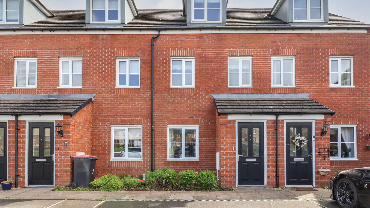 Newport Cottage | 9 BLUEBELL LANE, pet friendly, with a garden in Newport, Shropshire