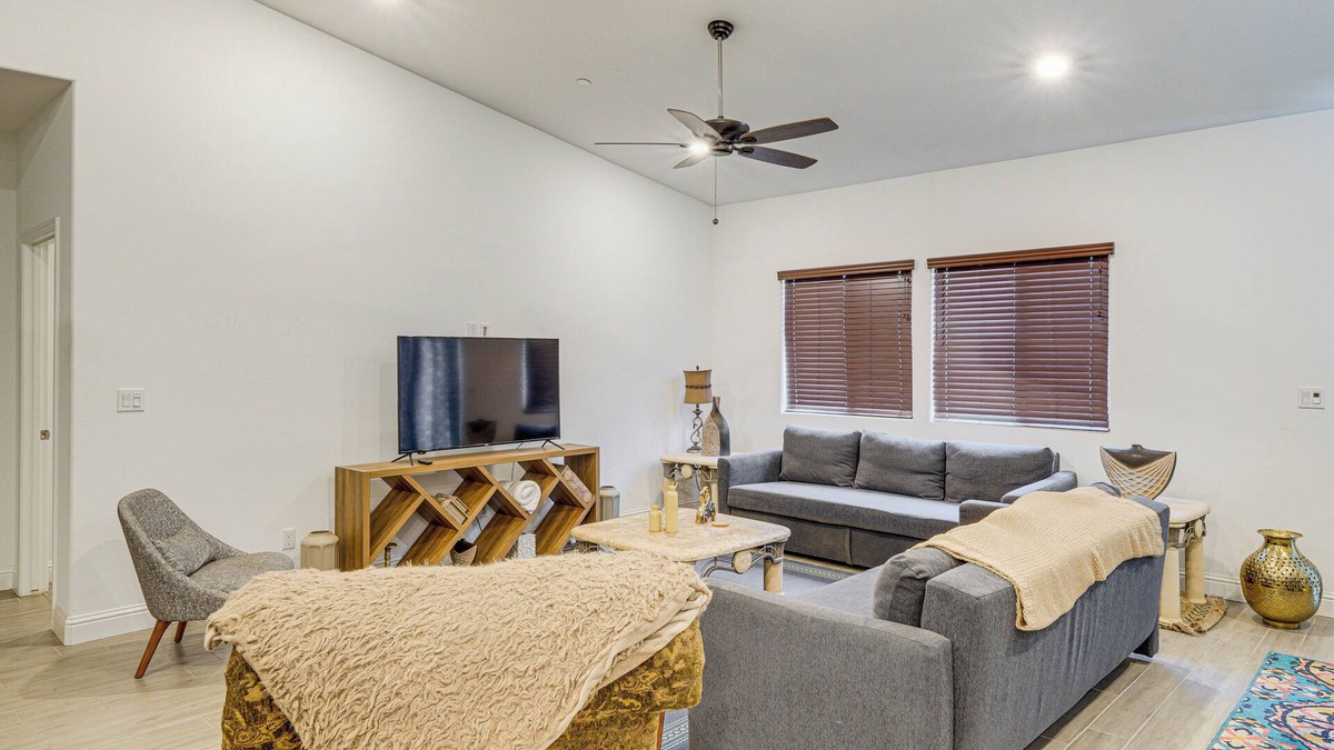 Greenacres House | 9 Mi to Dtwn Bakersfield: Pet-Friendly Home