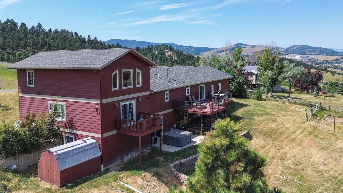 Montana City House | 9 Mi to Helena: Mtn-View & Hot Tub at Huge Home