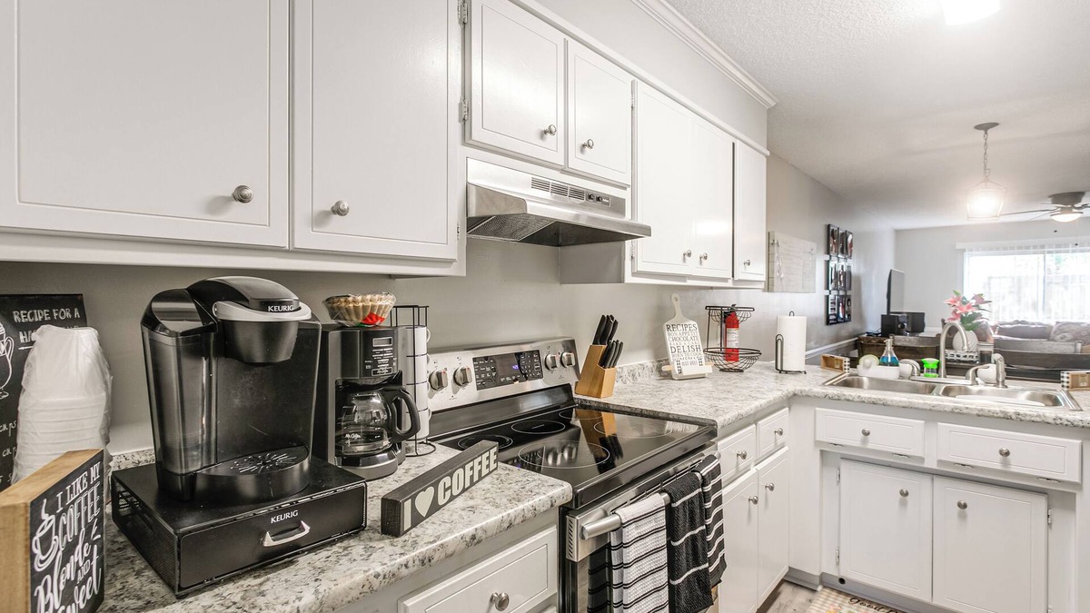 Valdosta Apartment | 9 Mi to Moody Afb: Newly Updated Condo Near Dining